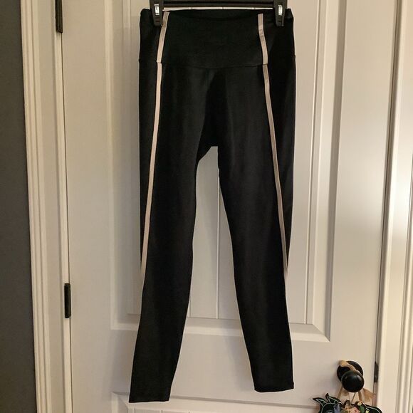 NWT ❤️Jessica Simpson 2-piece Black Beauty Workout Wear 🏋️♀️🏃♀️👟 🪶 - Picture 4 of 5